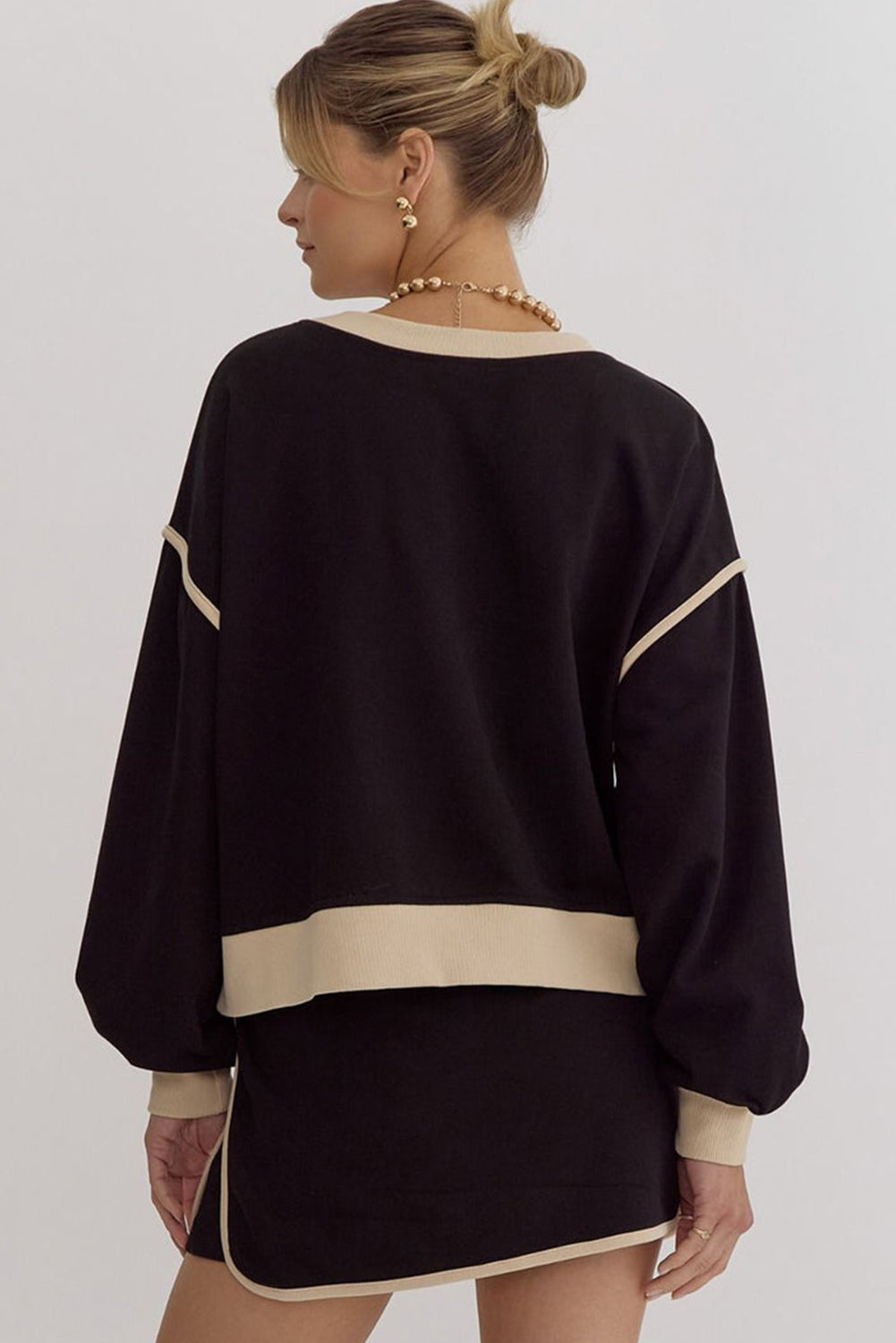 Black Contrast Trim Loose Pullover and Lace-up Waist Skort Set