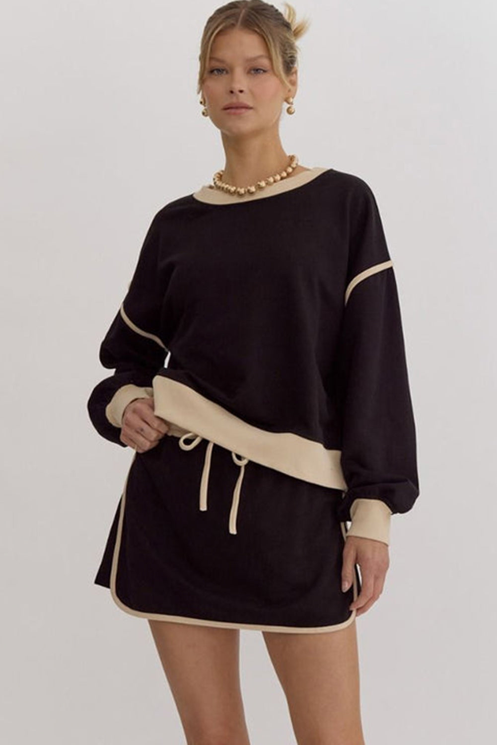 Black Contrast Trim Loose Pullover and Lace-up Waist Skort Set