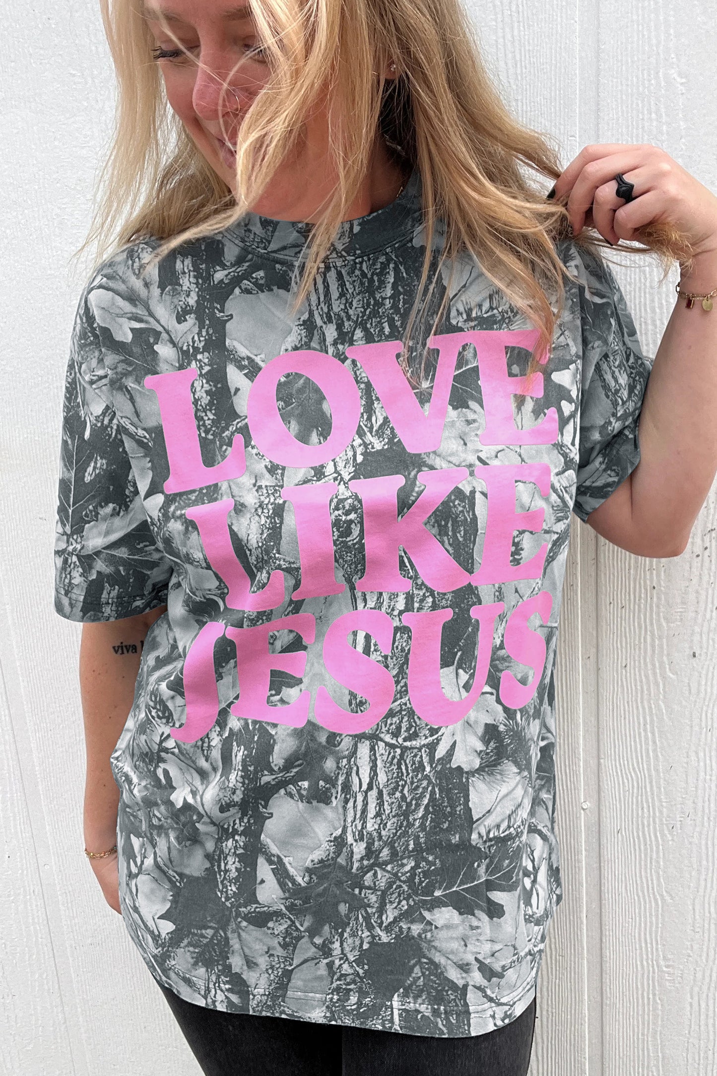 Camo Woodland LOVE LIKE JESUS Casual Tee